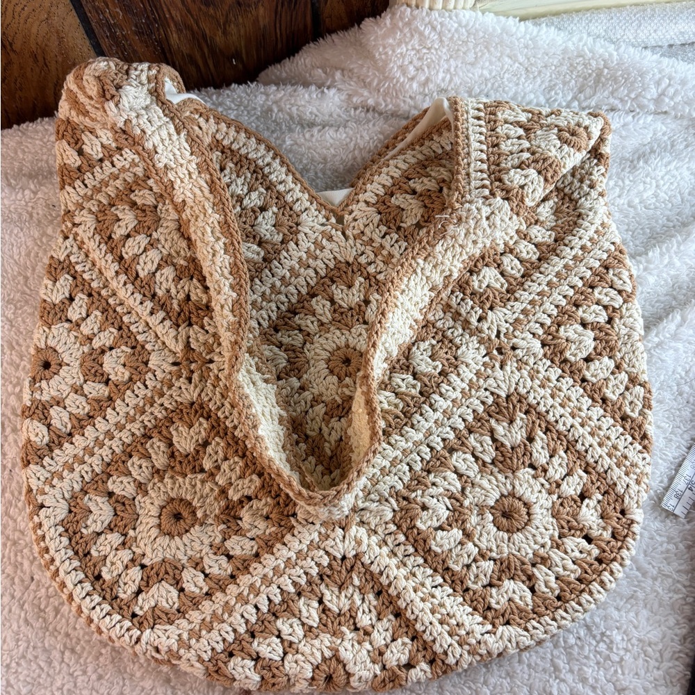 Crocheted Hobo Shoulder Bag color Tan/Cream Lined Trendy bag Cham not included - Picture 7 of 13